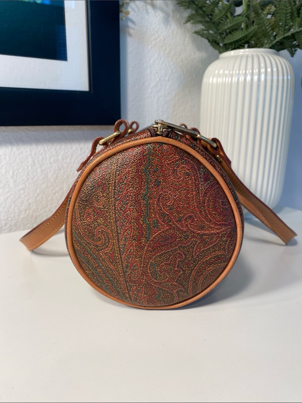 Vintage 1996 ETRO Milano Red Paisley Barrel 26 Bag - Picture 7 of 11